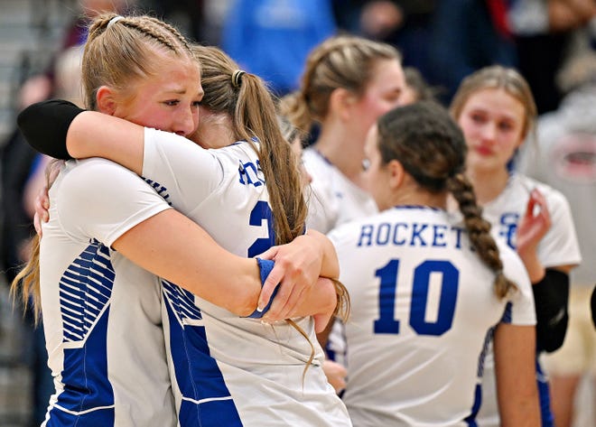 Spring Grove falls to Middletown during District III, class 3-A girls’ championship volleyball at Spring Grove Area High School in Jackson Township, Thursday, Nov. 2, 2023. Middletown would win the match 3-2. (Dawn J. Sagert/The York Dispatch)