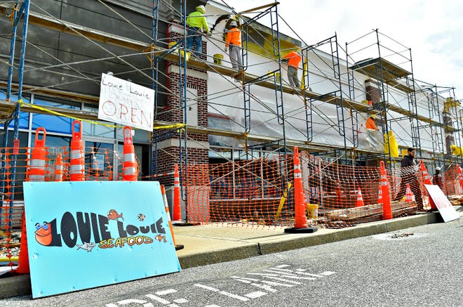 Louie Louie Seafood remains open for business as storefront construction continues at Village Green shopping center in Springettsbury Township, Thursday, March 7, 2024. (Dawn J. Sagert/The York Dispatch)